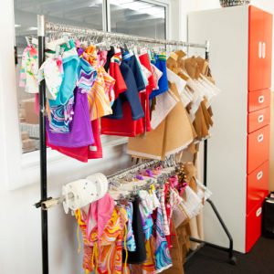 Shine Learning Studio - Clothes rack