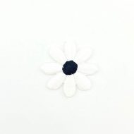 Single Daisy White/Black Iron On Motif