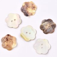 Shell Button Daisy Natural